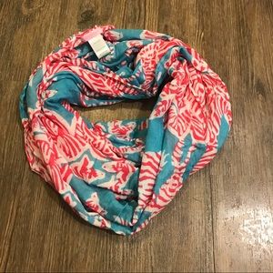 Lilly Pulitzer Accessories - EUC Lilly Pulitzer Riley Scarf Lilly Pulitzer Accessories - EUC Lilly Pulitzer Riley Scarf